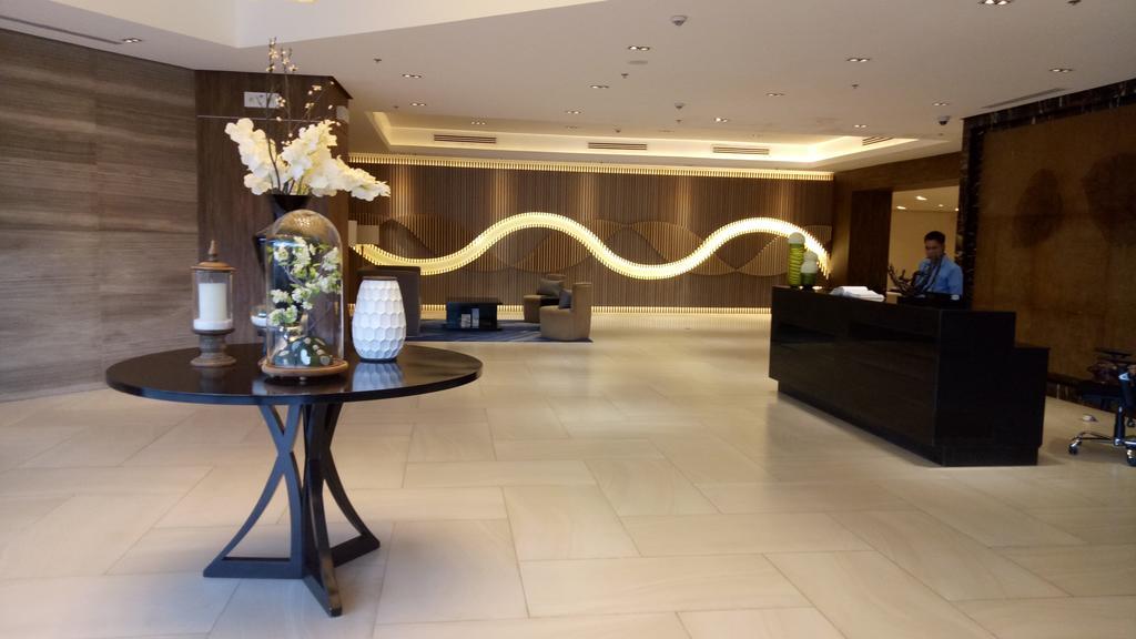 Mactan Newtown Condo Мактан Экстерьер фото